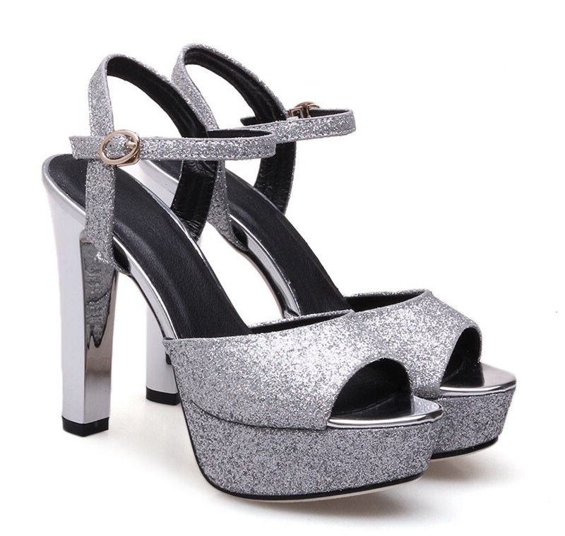 sandalia prata com brilho