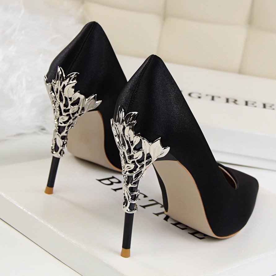 Scarpin cetim 2024 preto