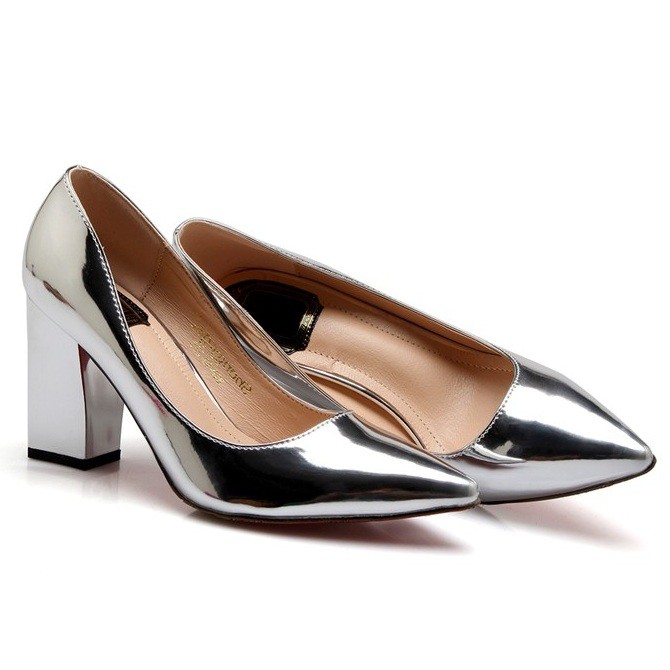 Scarpin prata cheap salto grosso