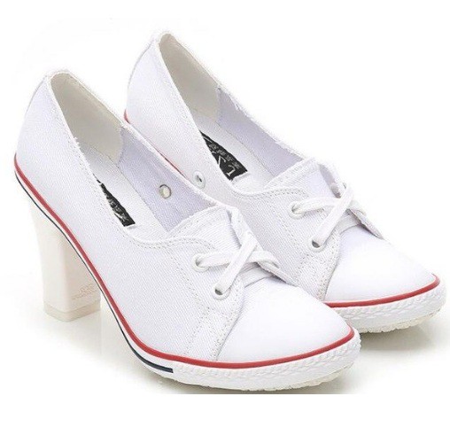 Modelo de shop tênis com salto